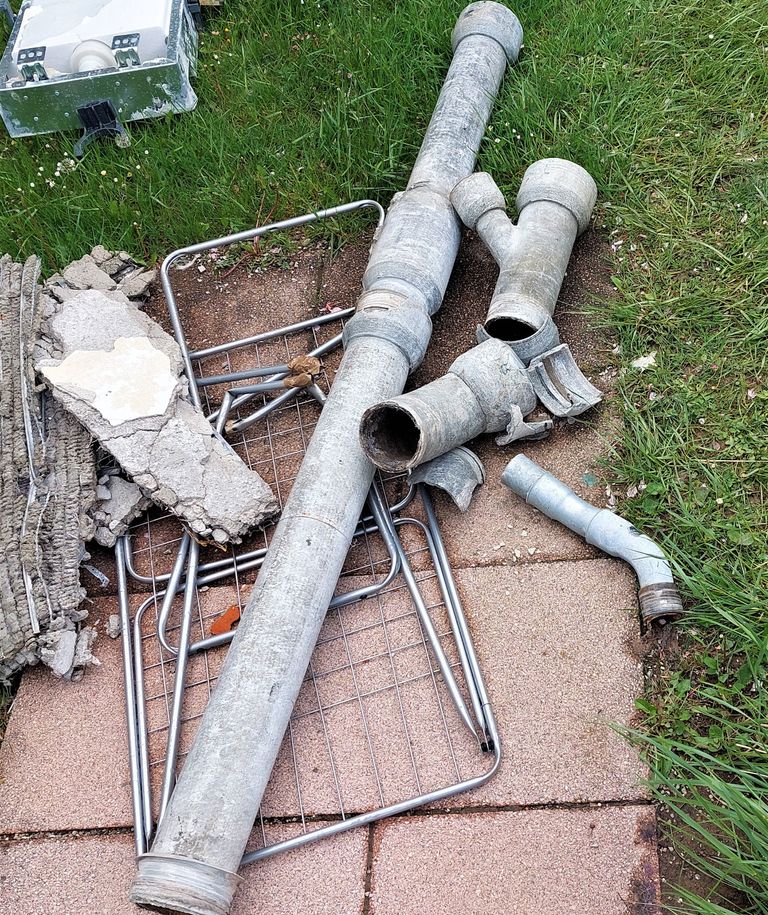 Asbestrohr ausgebaut